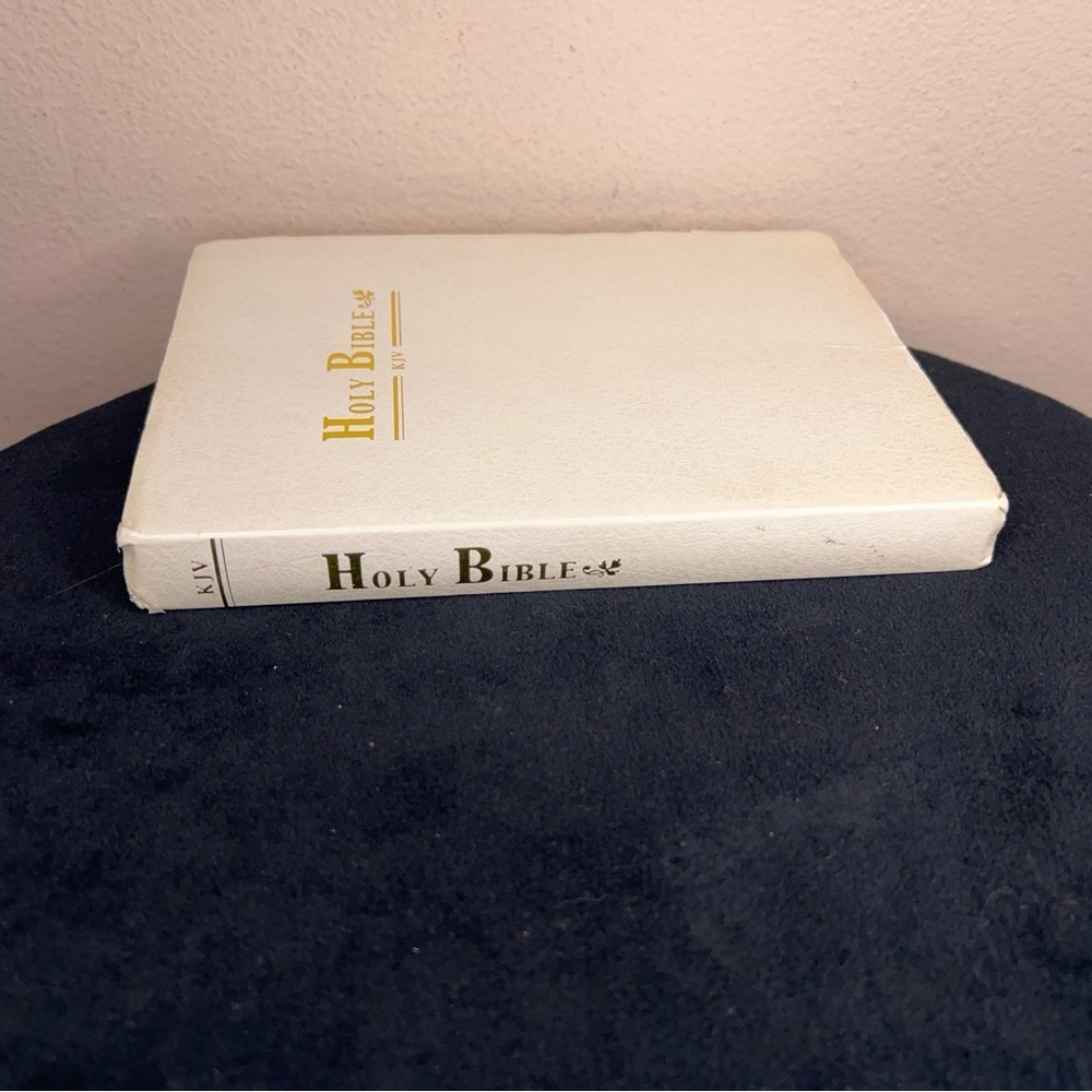 White HOLY BIBLE KJV Gold Leatherette Cover Compact Thinline Edition Gift - Picture 3 of 12